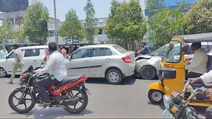 Minor Accident near Ntr Statue | Karimnagar smart city updates