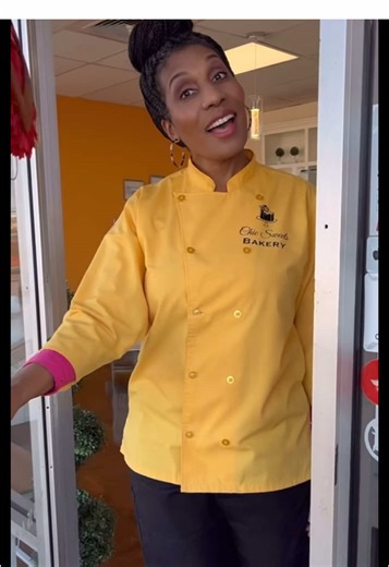 Chic Sweets: Custom Birthday Cakes & Treats in Houston