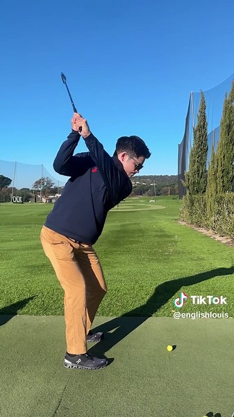 公式ライン無料プレゼント配布中🎁 「これを知ってたら、もっと早く上達できたてた」のニつの肝心なドライバー改善ポイント！URLはプロフィールまで😊 皆さんが上達できるようにレッスン動画を毎日投稿しています！ すぐ実践できる練習方・世界のトッププロの練習方等 Youtube - イングリッシュルイ- URLはプロフィールまで Improve Your Golf ⛳️ 【2/22と2/23名古屋レッスン会】残り1名様！ ご興味がある方は「名古屋レッスン」ををDMの方でご送信ください。 【3/22福岡レッスン会】残り2名様 ご興味がありましたら、「福岡レッスン」をDMの方でご送信ください。 【東京半額割引体験レッスン】 東京で半額割引の体験レッスンをご提供させて頂きます。 ご希望の東京の方は、DMか公式ラインに「東京」とご返答してください。 【東京都以外の方】 東京以外の方、マンツーマンレッスンをご希望でしたら、インスタのDMか公式ラインで県名をご返答してください！ 来月からレッスン会の数を増やそうと考えております！ レッスンの依頼はDMか公式ラインまでお願いします。📩 #ゴルフ #スイ