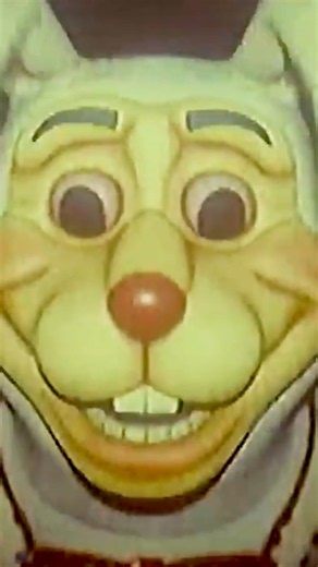 👇Bonnie tiene un aspecto PERTURBADOR en este universo de Battington | #analoghorror #fnaf #fnafvhs