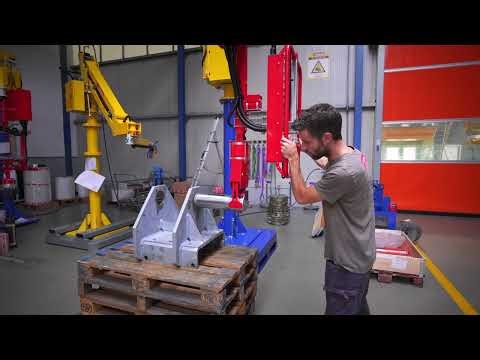 Industrial manipulator for cylindrical components | Partner Equo