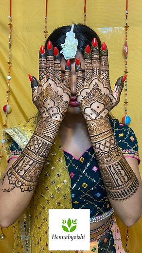 My destination bridal work in Venice, Italy 🇮🇹 Bride @priya.promita choose intricate design for her wedding We are taking bridal, Non bridal , sangeet night bookings in italy 🇮🇹 DM us Email : kanitatunoishi@gmail.com facebook : https://www.facebook.com/HennaByOishi #hennabyoishi #hennaartist #mehendiart #hennaartistitaly #mehendiceremony #destinationwedding #mehendiartistitaly #henneitalia #comoartist #mehendiartistmilan#mehendiartistcomo #destinationwedding #destinationweddingitaly #bridalm