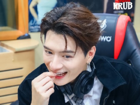 【中字】2025.12.03 DJ Krist在节目中炫耀遭粉丝“围攻”，有Faen的人了不起