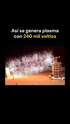 El plasma es el cuarto estado de la materia, un gas tan energizado que sus átomos pierden electrones y se transforman en una mezcla brillante de iones y electrones libres. Este estado es extremadamente conductor y responde con facilidad a campos eléctricos y magnéticos. En el experimento del video, se aplicaron 240.000 voltios para ionizar el aire y generar la descarga luminosa que ves: una danza eléctrica muy parecida a la que ocurre en los rayos o las auroras. Aunque se le conozca como “plasma