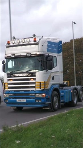 SCANIA 164L V8 580 - Truckfest Original leaving