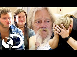 Billy Brown is admitted to the hospital! | Alaska: Primitive Men | Discovery Latin America