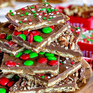 35K views · 2.4K reactions | RECIPE ✅: https://www.momontimeout.com/christmas-crack-saltine-toffee-recipe/ Truly, the perfect combination of sweet and salty! A must make for Christmas!  | Favorite Recipes | Facebook
