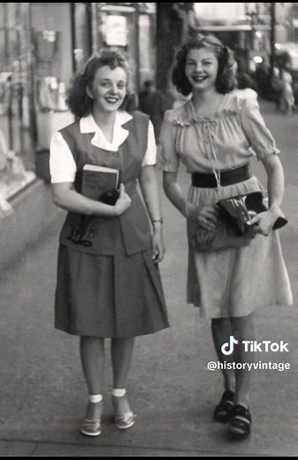 Love those coats!#1940s #vintage #oldphotos #fyp