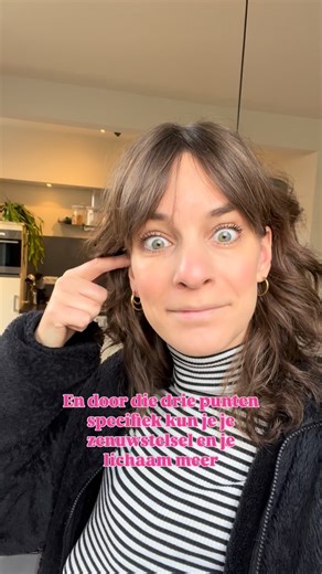 Monique - MONO Ademwerk on Instagram: "Alles voor die ontspanning! Door de combinatie van deze punten kalmeer je je geest en lichaam. Je kunt deze stickers ook zelf bestellen, maar de kennis van een acupuncturist is toch wel raadzaam voor de beste werking! #selfcare #acupressure #acupuncture #mind #body"