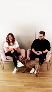 Surprise, surprise! 💗🎉 Heute hat Dr. Fuchs einen Überraschungsgast dabei – schau dir das Video an und finde heraus, wer es ist und was die beiden so Spannendes zusammen geplant haben. 😉 Hier geht’s zu allen Beauty-Schätzen von Dr. Fuchs Cosmetics: shop.hse.de/2aalFjQ9 | hse.de