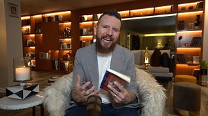 MOMO de Michael Ende. Hoy queridos, quiero hablarles de MOMO. Una joya que brilla con luz propia. El autor, es el alemán Michael Ende, un verdadero maestro de la fantasía. Momo forma parte estelar del universo literario y ha dejado una huella imborrable en la cultura popular desde su publicación en 1973. Yo guardo este libro con mucho aprecio hace más de 18 años. #danielhabif | Daniel Habif