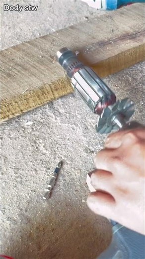 Easy way to clean dynamo roll scale✅ #woodworking #tutorial #creative #tipsandtricks #shortvideo