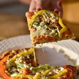 2.5M views · 17K shares | CHAPATI CHEESE PAN PIZZA When it is raining taxes outside then why order? Simply use chapatis with fresh veggies & cheese to make a pan pizza at home!  Recipe given in the comment section  #ChapatiCheesePanPizza #CheeseRecipes #PanPizza #HomemadePizzas #HomemadeRecipes #Recipes #Foodie #Awesome #QuickRecipes #AwesomeFood #Amazing #Yummy #YummyFood #AwesomeSauceIndia | Awesome Sauce India | Facebook