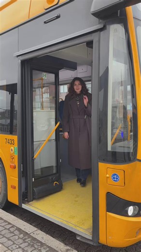 Din bus kører en ny vej👀 Hvorfor? Fordi vi gør busserne klar til letbanen. Derfor kommer en masse busser i Storkøbenhavn nu til at køre anderledes end førhen. Din velkendte bus kommer måske også til at hedde noget andet, end du har været vant til🚍 Det sker d. 14 december, men gå ind og tjek om du får en ny vej allerede nu på Nytringnet.dk | Movia