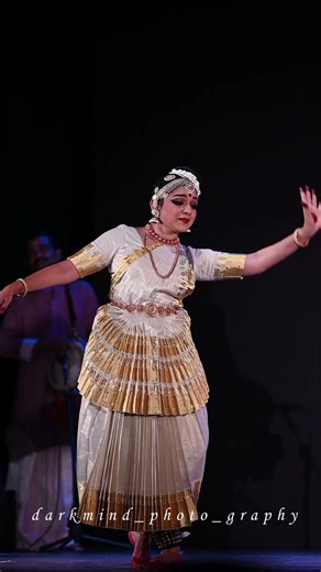 Divya Dipak Mohiniyattam Performance Dr Mini Pramod Fine Arts Hall kochi #darkmindphotography
