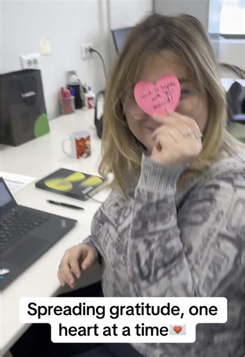 Watch as we surprise our amazing colleagues with little notes of appreciation. Because a simple ‘thank you’ goes a long way! 🫶 #GratitudeInAction #TeamLove #lifeatdeloitte #DeloitteTeam