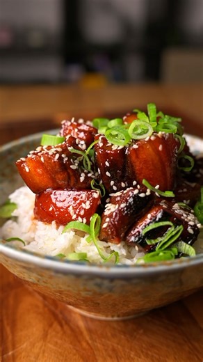 268K views · 17K reactions | Karamelizovaný bůček 肋 Tohle jídlo je...