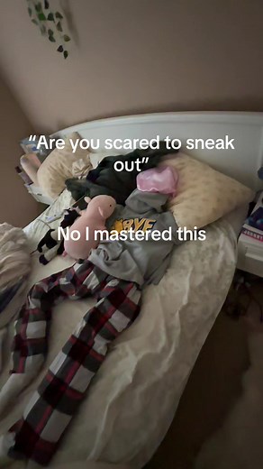 Like wym am I scared it looks so real I don’t need a blanket #sneakingouttips #tips#younghoe #fake#fakeme