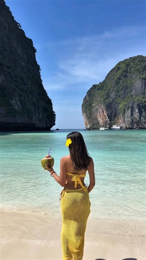 hidaya🧸 on Instagram: "Phi Phi island 🏝️🌺"