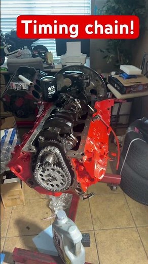 Timing chain on SBC #chevy #engineblock #chevyengine #mechanic #smallblockchevy #mechaniclife
