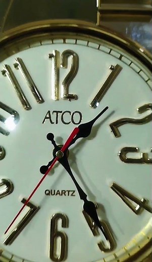 This gold wall clock is the perfect mix of modern design, elegance, and timeless décor. #wallclock