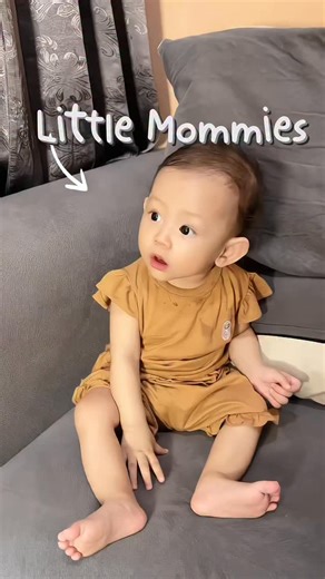 Dwinta Ayu Atisukma | 𝓜𝓸𝓶 𝓪𝓷𝓭 𝓚𝓲𝓭𝓼 | 𝓡𝓮𝓵𝓪𝓽𝓮𝓪𝓫𝓵𝓮 𝓛𝓲𝓯𝓮 | on Instagram: "Berikut penjelasannya yaa mom.. Beberapa contoh aktivitas sederhana yang bisa kamu lakukan bersama bayi usia 5 bulan mu tapi bisa meningkatkan daya tumbuh kembang nya Duduk tripod pada bayi (duduk dengan kedua tangan menopang di depan) punya beberapa manfaat penting untuk perkembangan, lho: 1. Menguatkan otot inti (core) 2. Melatih keseimbangan dan kontrol tubuh 3. Persiapan menuju duduk tanpa tangan Tu