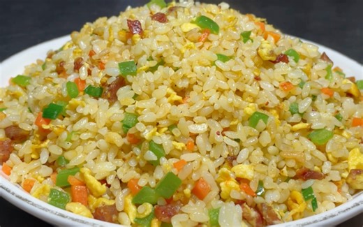 蛋炒饭怎么做好吃又简单？大厨教你新做法，粒粒分明太香了