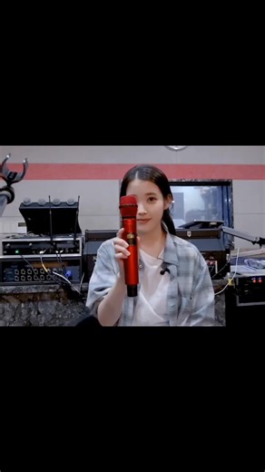 IU🐥THREAD IU's real job: comedian 😆 #아이유 #IU | Halliu Jieunkook