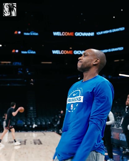 Debut in blue. Let's get it, Khris 💪 #MFFL | Dallas Mavericks