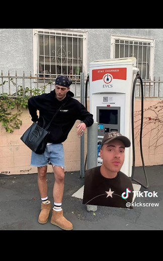 Who says men can’t wear UGGs? We certainly didn’t! Today, we review men’s UGGs. #KICKSCREW #KICKSCREWAPP #findyourpair #ugg #mensuggs #trends #mensfashion #menswear #uggs #sneakernews #sneakerhead #kicks #sneakersaddict #greenscreen