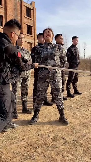 #strongwomen #coolwomen #soldiergirl #traininggirl #soldiertraining