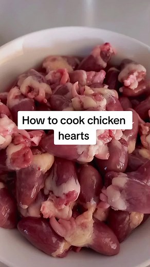 Here's how I cook chicken hearts, served with pap. #lunchideas #southafricanfood #letscookmzansi #cookwithtinyiko #foodheritage #africanfood #tiktokthatshau #chickenrecipes #southafricantraditionalfood