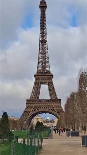 From the Ground to the Top of the Eiffel Tower🗼