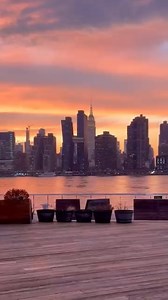 I took the 7 Train tonight at Times Square just a few stops to Vernon Blvd/Jackson Ave in Queens. Then walked just a few blocks on 50th St to one of my favorite sunset spots in New York City. This is Hunters Point/Gantry Plaza in Long Island City, Queens. Really a great neighborhood. #nyc #newyork #newyorkcity | New York City Kopp