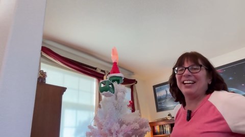 Christmas Tree Topper, Star Motion Rotating Santa's Reindeer Sleigh + Snowmen in Green Cable Car with Merry Xmas Slogans, Illuminated LED Star Christmas Party with Music for Christmas Tree Decor