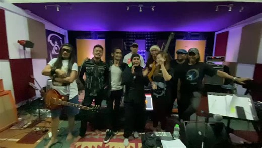 SEARCH LIVE IN CONCERT : ROCKIN' ON ROOFTOP @ CAMPBELL, KL 11 JUNE 2022 Selesai sudah sessi latihan di studio, semua bersemangat untuk memberikan persembahan yang terbaik kepada fans yang hadir nanti. #searchband #concert #rockinonrooftop | Search Band