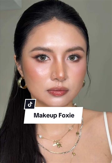 Tự dưng thấy mình hợp đi làm mẫu phết hihi. Xin cảm ơn cô @FOXIE đã make cho tui 2 cái look quá chấn động luôn ạ ❤️ #thaodoanmakeup