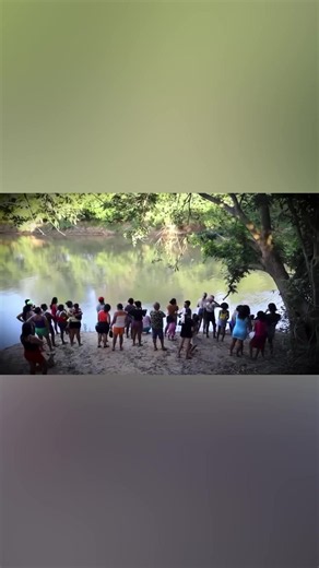 El 29 de junio de 2025 un grupo de amigos se bañaba en un río de Brasil, los adolescentes se lo estaban pasando en grande y zambulléndose en el hasta que se dieron cuenta qué una de sus amigas no se encontraba con ellos, y comenzaron a buscarla, sin tener respuesta de que había sucedido con ella #suspenso #Tragedia #viral #miedo #parati