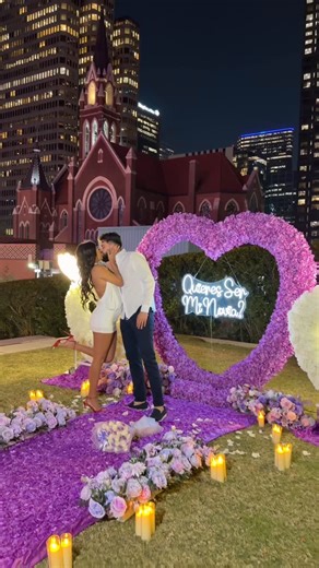 Dallas Fort Worth Luxury Florist✨ on Instagram: "💜*& it’s purple*💜 we help you plan her dream proposal, make it official the right way with our packages totally customizable to make it extra special 🫶🏻 #dallas #girlfriendproposal #novios #noviosfelices #dfwflorist #dallasflorist #explorepage #dallasproposal #propuesta #proposals #proposal #shesaidyes💍 #shesaidyes #couple #couplegoals❤️ #lovegoals #goals #forher #spoiled #makeitofficial #quieresserminovia #