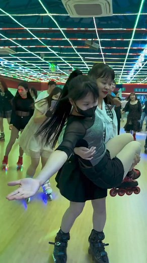 3.9K views · 149 reactions | Is my roller skating really that good? #rollerskating #rollerskate #rollerderby #rollergirl #rollerrink #rollerskatelife #rollerskatelove #rollerskatepark #rollerskatetrick #rollerskatephotography #rollerskateoutfit #rollerskateart #rollerskatevideo #rollerskatecommunity #rollerskatefamily #rollerskatebeginner #rollerskatecoach #rollerskateshop #rollerskatenation #rollerskatetherapy | Lindsey | Facebook