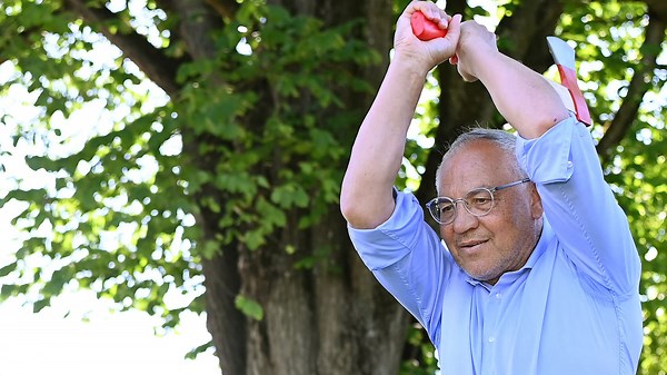 Felix Magath hält Wort und hackt Holz nach dem Ligaerhalt mit Hertha BSC