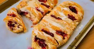 Beautiful Raspberry Cream Cheese Danish Recipe