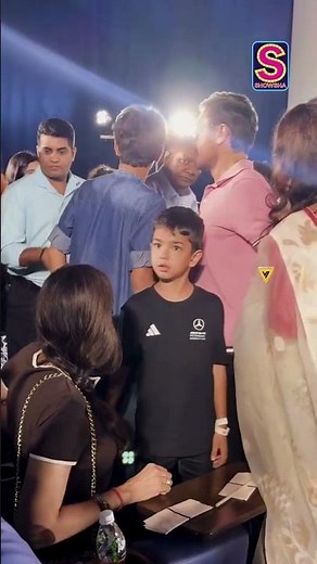 Aamir Khan Shares Sweet Moment with Gauri Spratt and Child, Video Goes Viral | Celebrity | N18S
