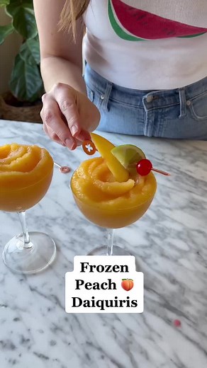 Frozen Peach Daiquiri Recipe for Summer Sips