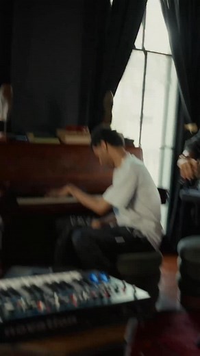 A guitar isn’t just chords, and a viola isn’t just strings; they’re voices. 🎸🎻 In this episode of Flow State, the producers explore how listening shapes what’s needed, how stringed instruments can be used for rhythm, melody, and even sound design, and how being multi-instrumental expands creative possibility. See the complete journey on YouTube → bio link. #FlowState #Focusrite #Guitar #Strings #Tone #Songwriting #StudioLife | Focusrite