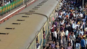 Mumbai woman, 22, dies after falling off local train