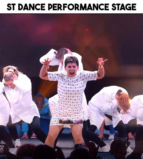 Stranger Things Dance In Stage 🔥 #strangerthings #edit #shorts