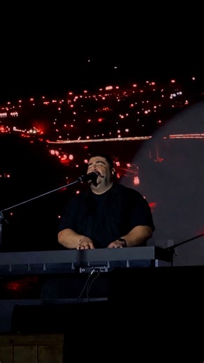 ‎CONCERT VIEW | کنسرت ویو‎ on Instagram‎: "تنهام نذار… منو با این خیابونا و این زخمای کاری.. - #زخم_کاری #بهنامبانی #کنسرت #شمال #رامسر"‎