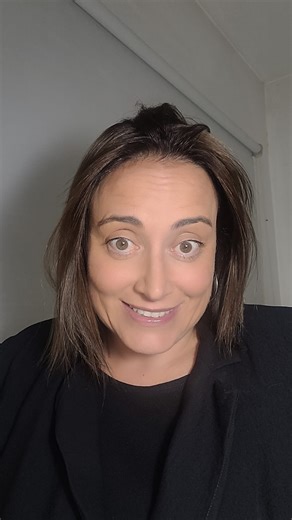 Rosana De Luca - Business English Educator on Instagram: "Intermittency is not failure. For a long time, I believed that consistency had to be perfect, visible, and uninterrupted. If I couldn’t give 100%, I thought it wasn’t worth showing up at all. But life doesn’t work in straight lines. There are seasons when progress looks quiet. When energy comes and goes. When showing up means doing a little — and that has to be enough. Reading two pages. Training for ten minutes. Thinking one clear idea. 