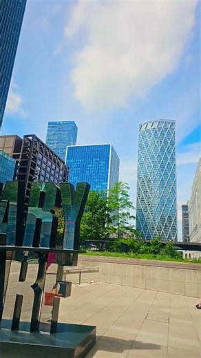 This Doesn't Feel Like London... Exploring Canary Wharf